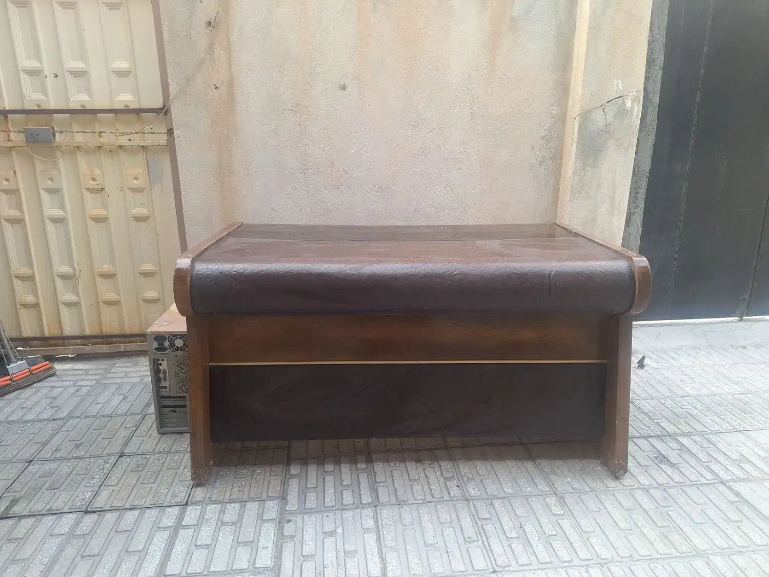 میز اداری چرم وچوب|مبلمان اداری|کرمانشاه, |دیوار