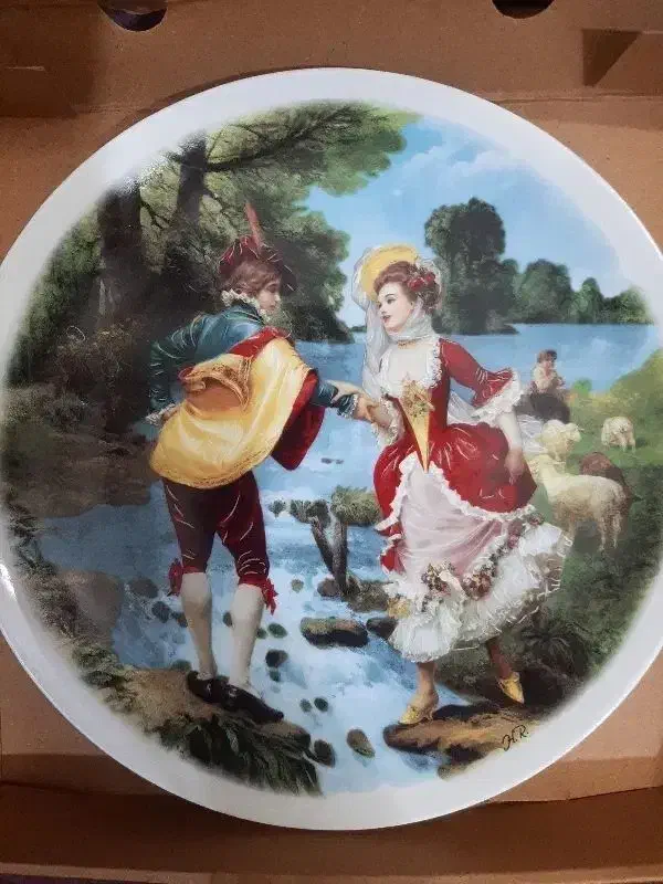 بشقاب دیوار کوب آنتیک|کلکسیون اشیاء عتیقه|تهران, هاشمی|دیوار