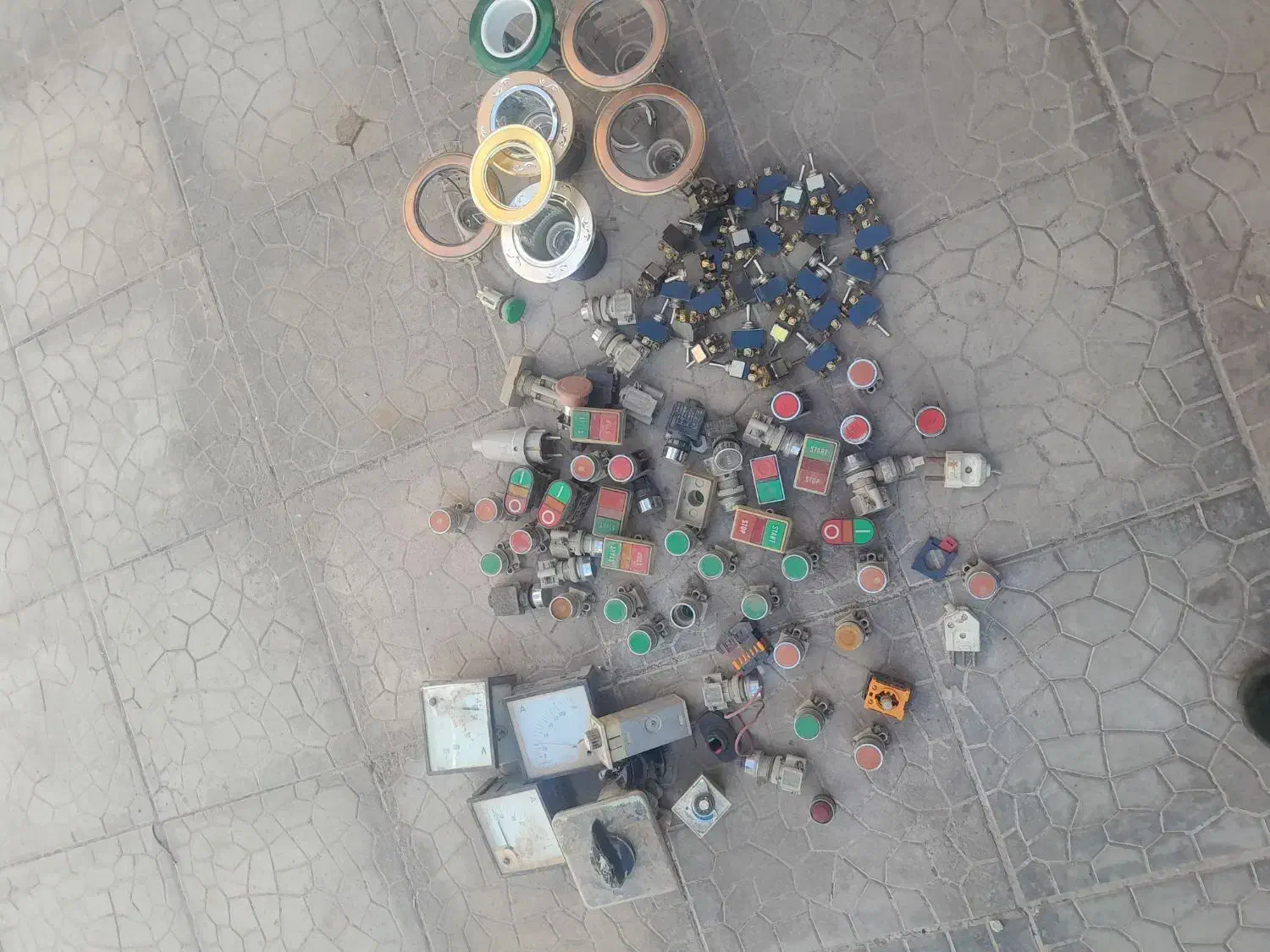 باسلام مقداری کلید امپر جا لامپی برا فروش|مصالح و تجهیزات ساختمان|ماهان, |دیوار