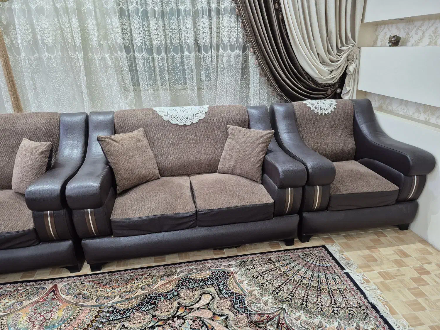 مبلمان راحتی با کیفیت به همراه ویترین|مبلمان خانگی و میز عسلی|قم, بنیاد|دیوار