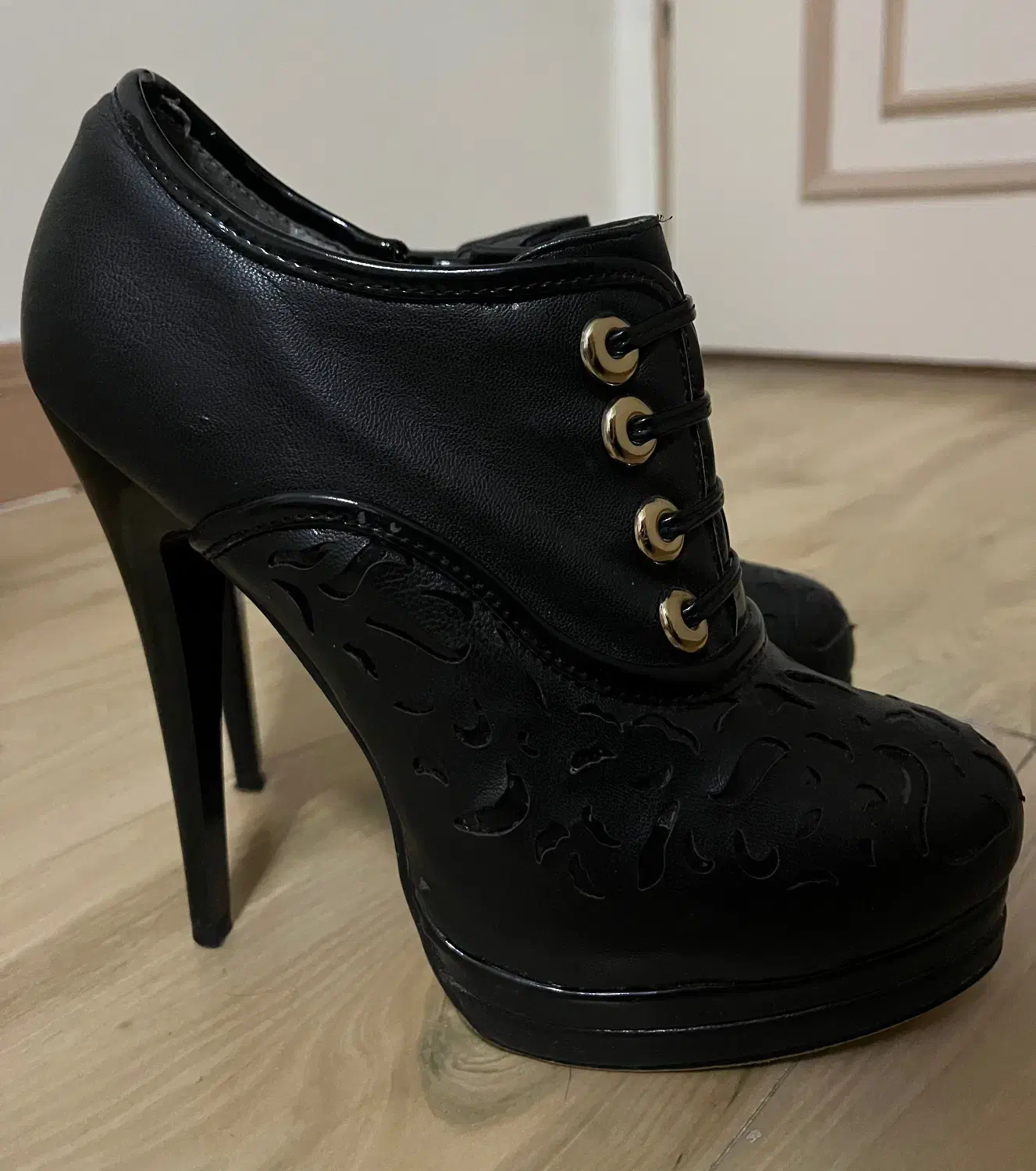 کفش|کیف، کفش، کمربند|زنجان, |دیوار