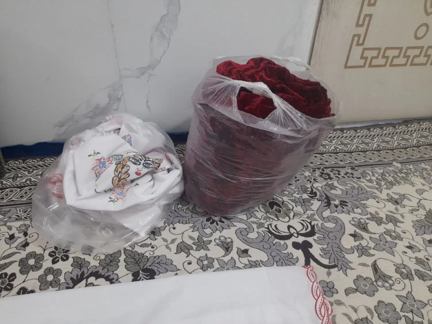 بالش گلدوزی شده|رختخواب، بالش، پتو|قم, ولیعصر|دیوار