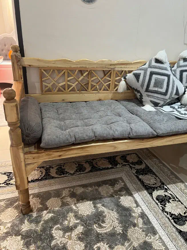 تخت چوبی|تخت و صندلی بچه|ری, سیزده آبان|دیوار