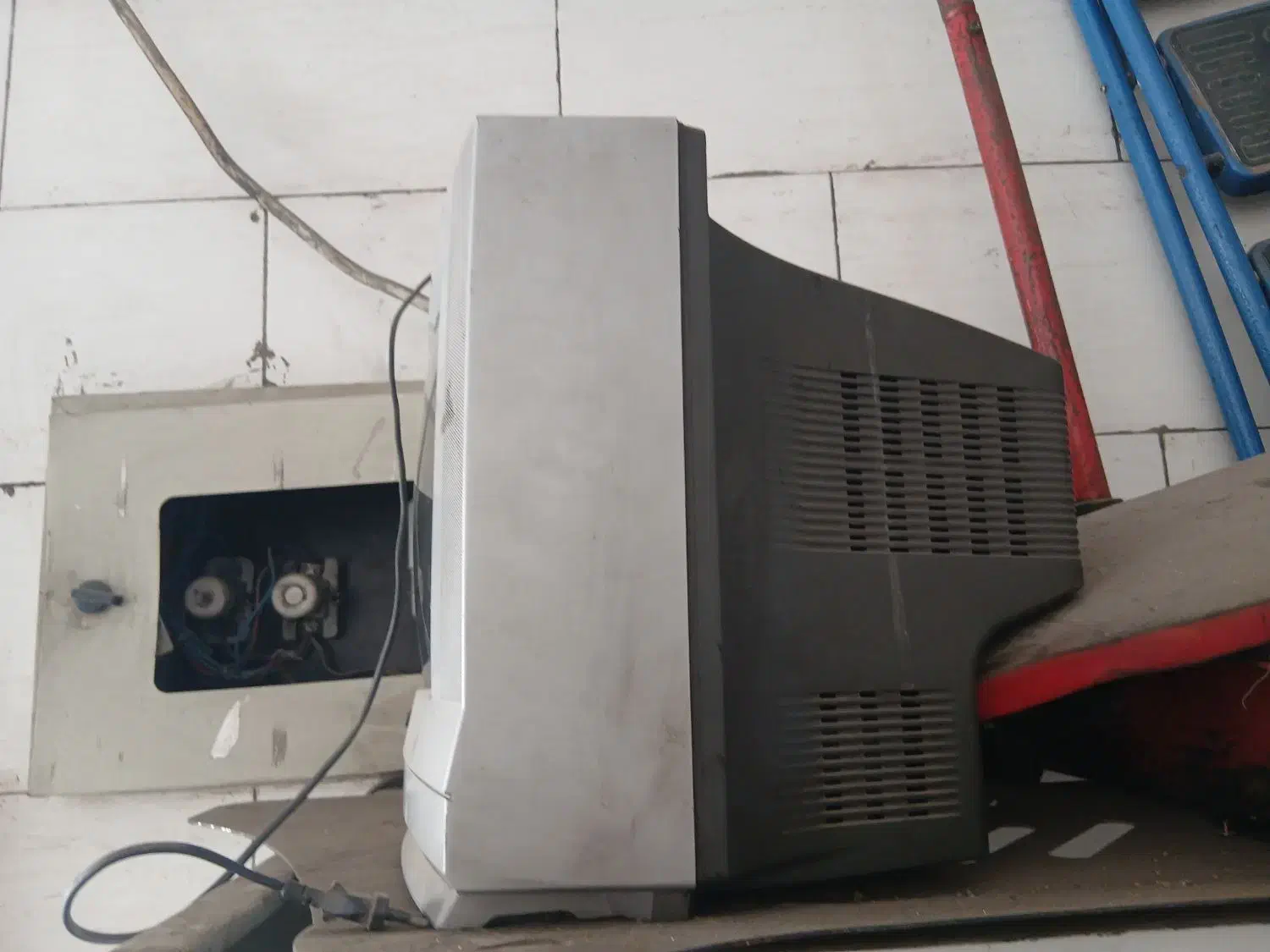 تلوزیون|تلویزیون و پروژکتور|اهواز, کمپلو جنوبی|دیوار