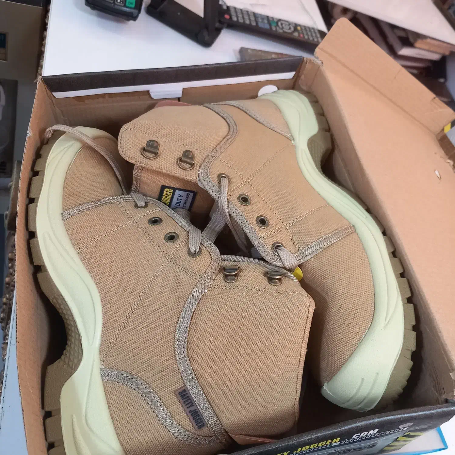 زیتون کارمندی|کیف، کفش، کمربند|اهواز, زیتون کارمندی|دیوار