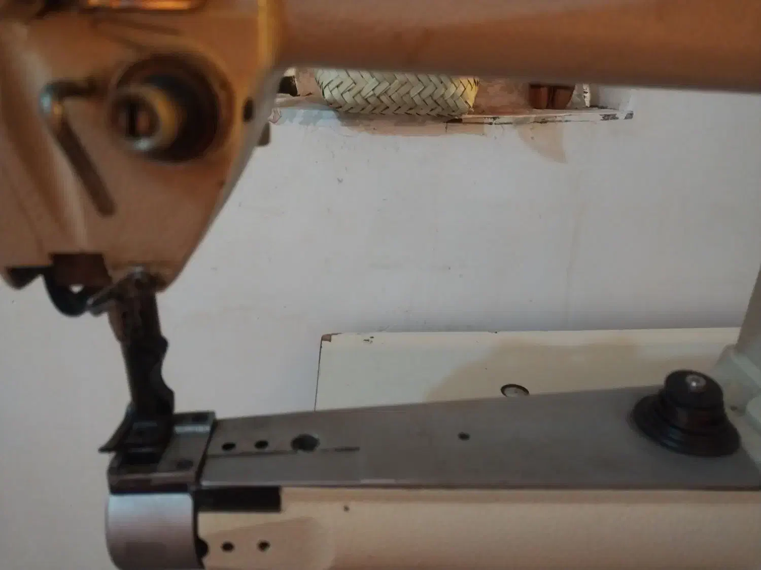 چرخ خیاطی چرم دوزی دو پایه|چرخ خیاطی و ریسندگی|جم, |دیوار