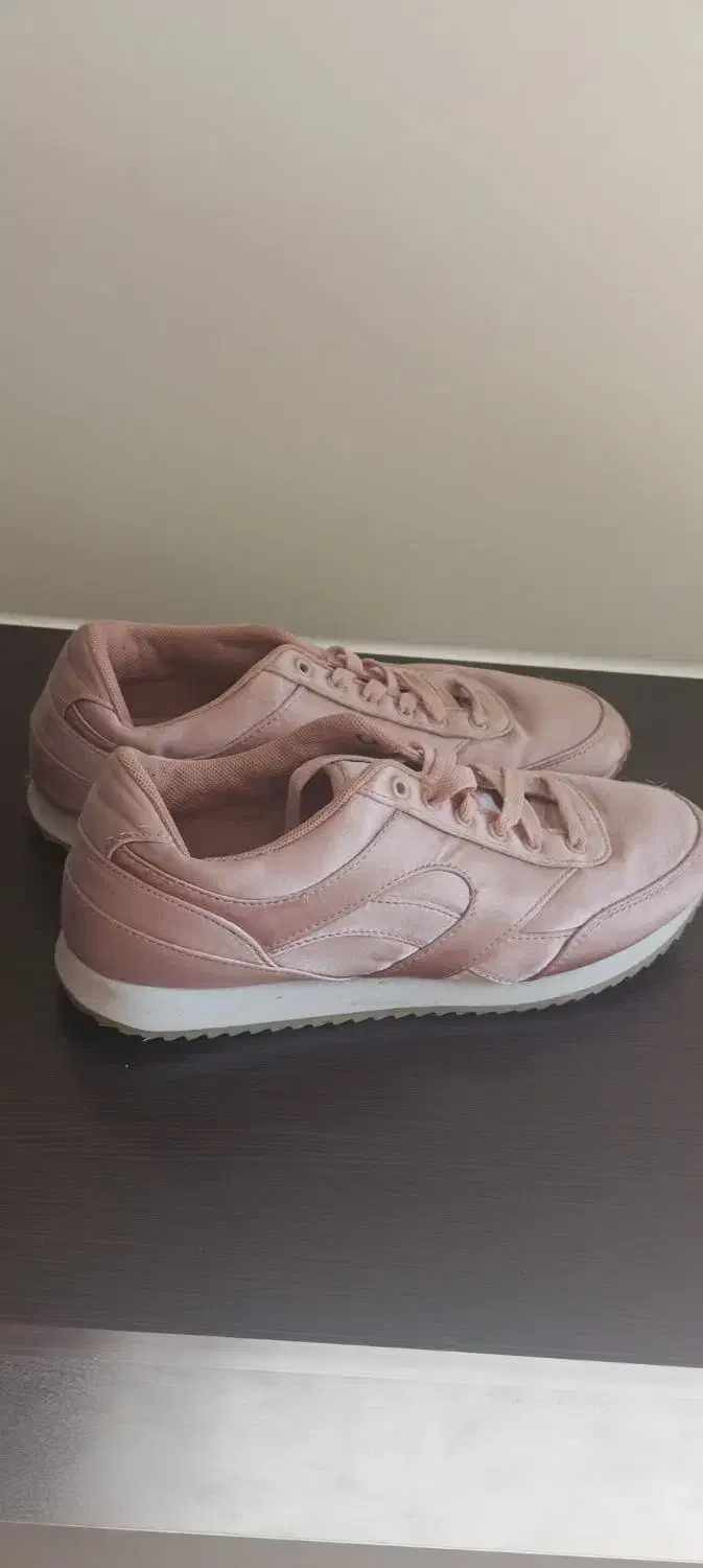 کتونی|کیف، کفش، کمربند|پرند, فاز ۲|دیوار