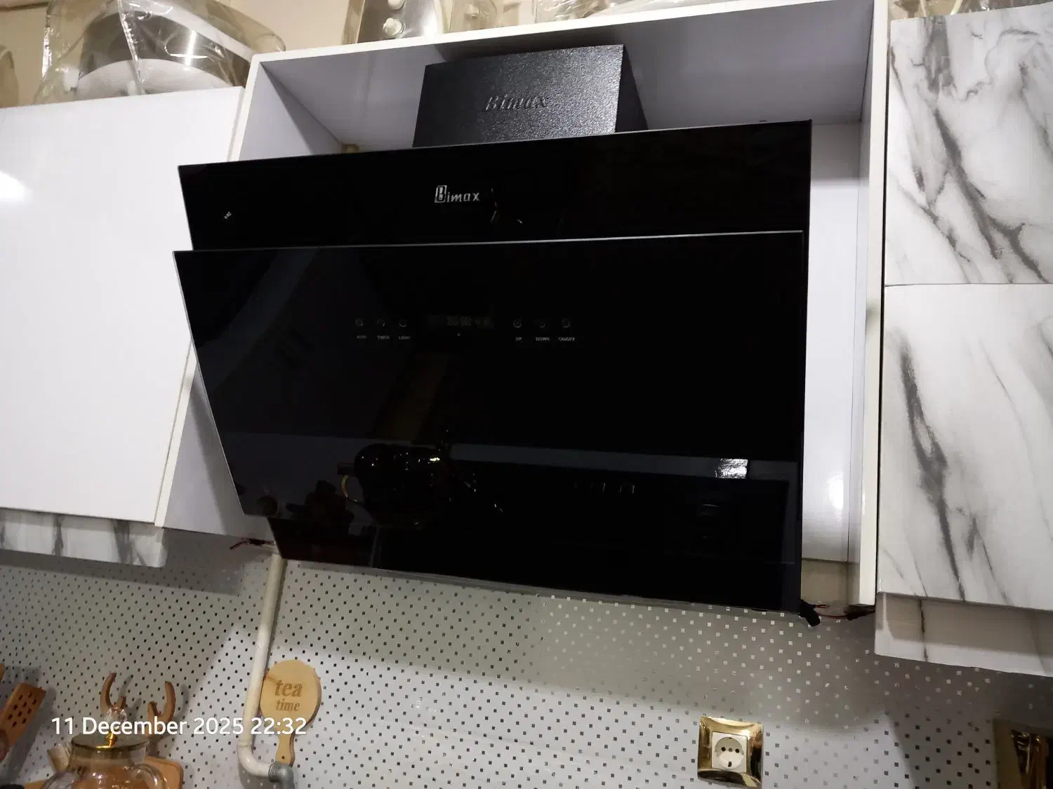 هود بیمکث سالم|هود|گلبهار, شهر جدید گلبهار|دیوار