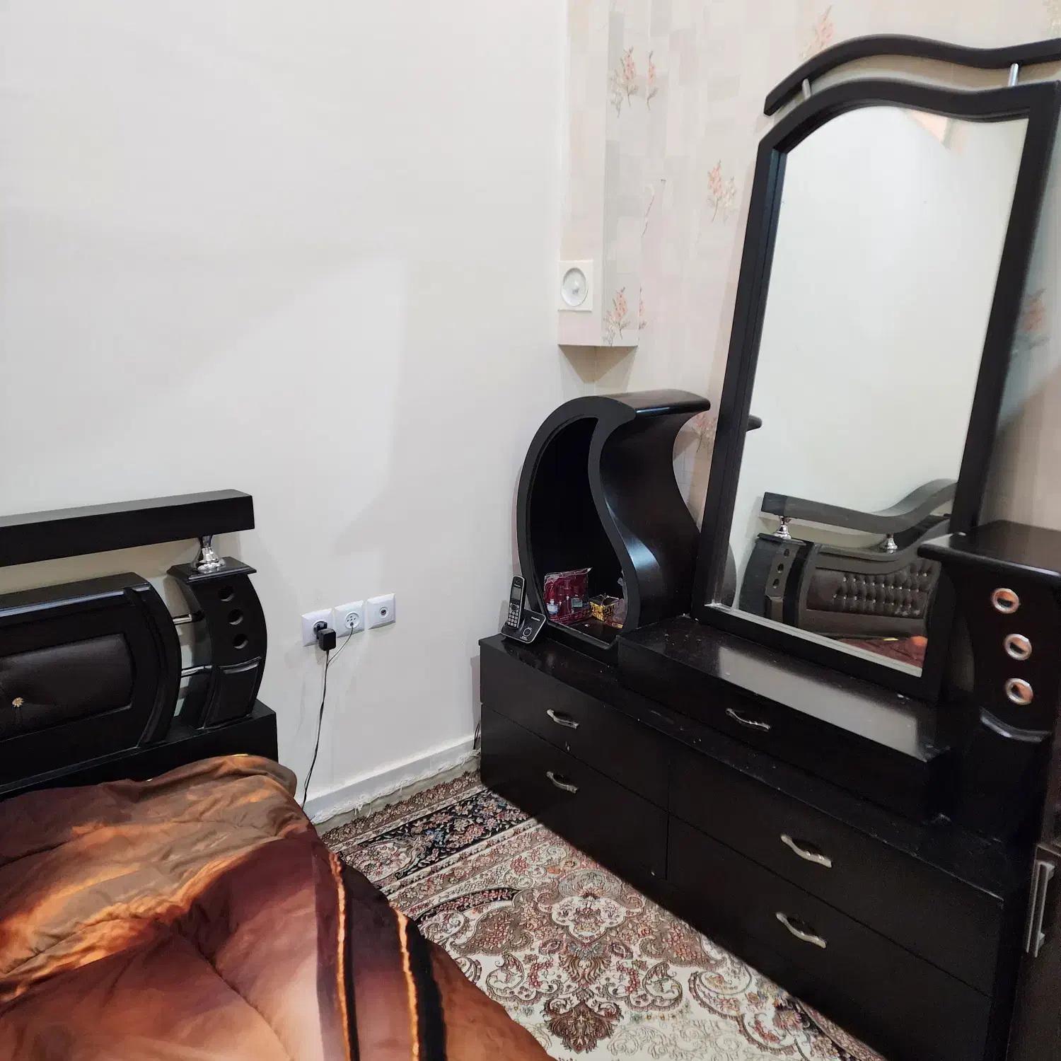 سرویس خواب (تخت دونفره و آینه دراور)|تخت و سرویس خواب|کاشمر, |دیوار