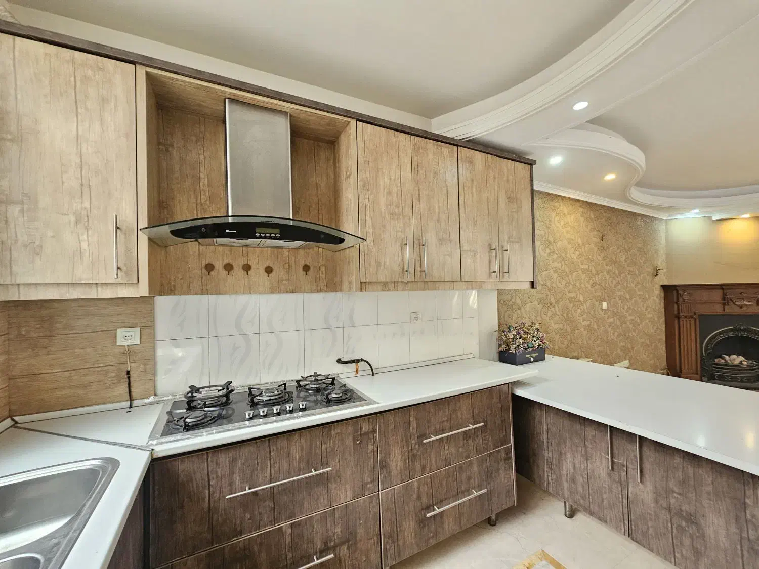 ۱۰۵ متر/خوش نقشه/کوچه پهن/فول امکانات