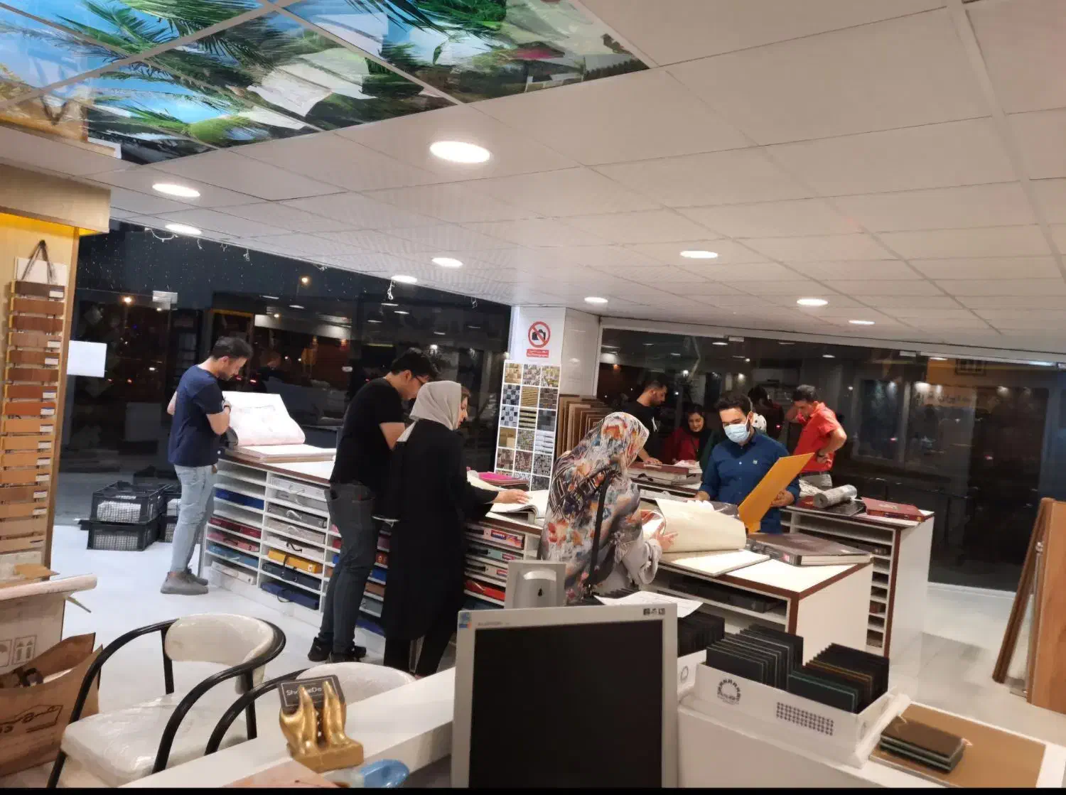 فروشنده آقا|استخدام بازاریابی و فروش|قزوین, |دیوار