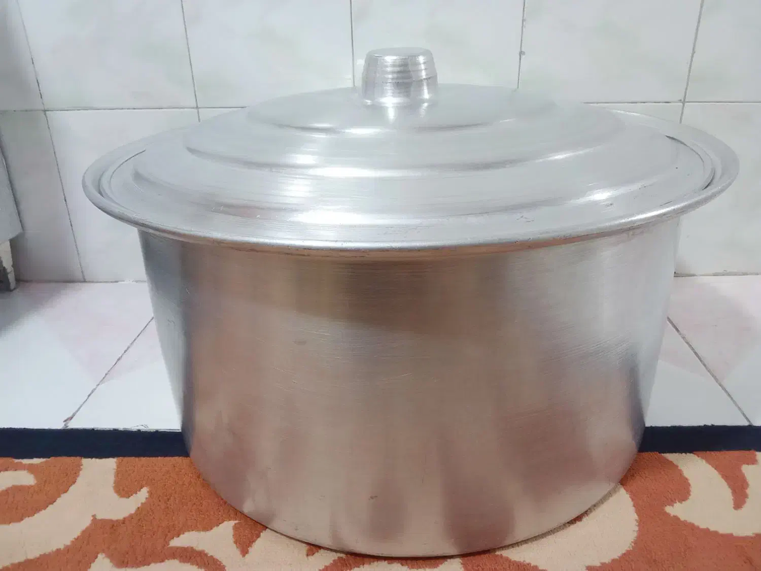 قابلمه بزرگ روحی|ظروف پخت‌وپز|محمدیه-قزوین, |دیوار