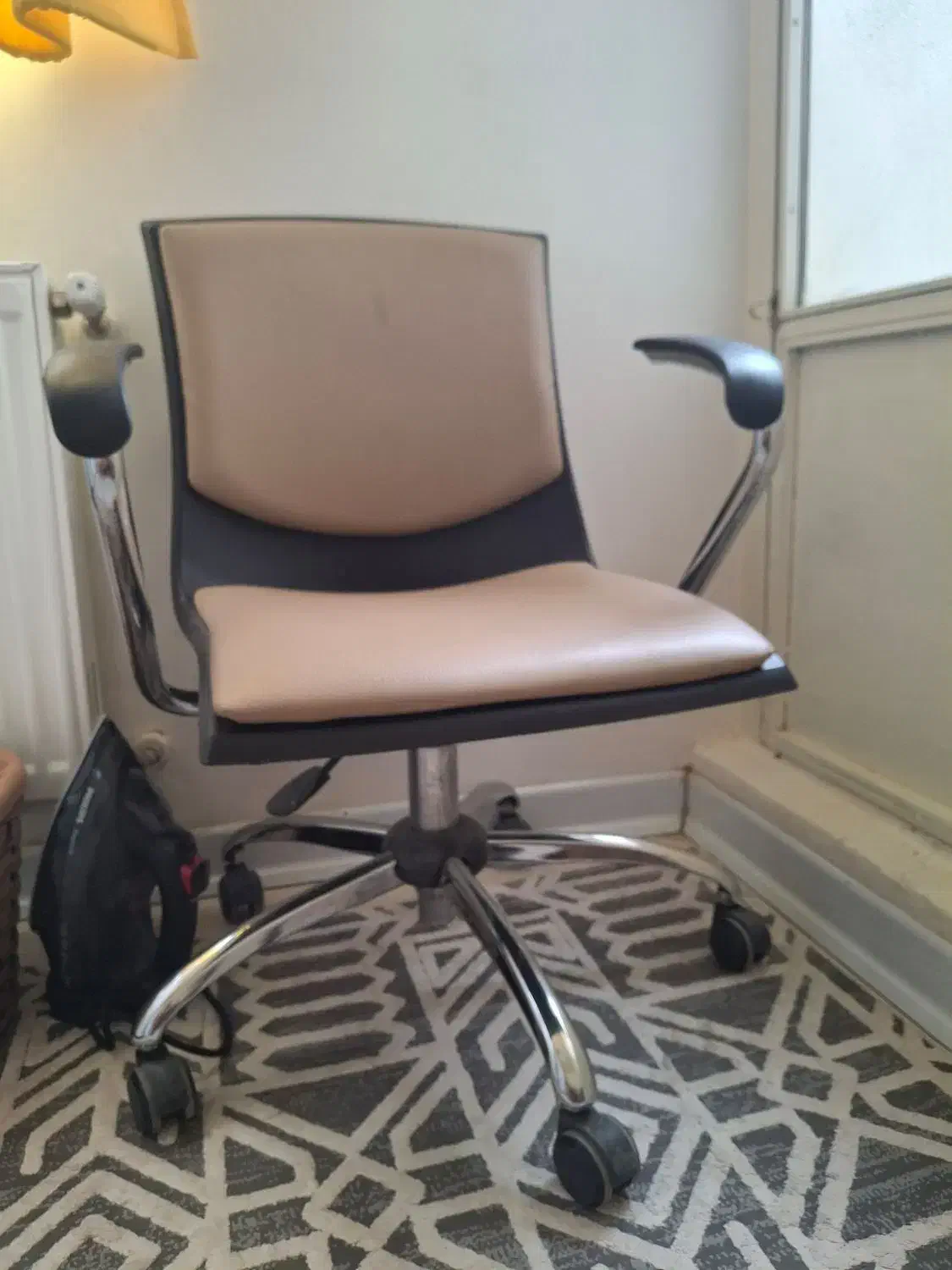 صندلی چرخدار جک دار داتیس|صندلی و نیمکت|بومهن, |دیوار