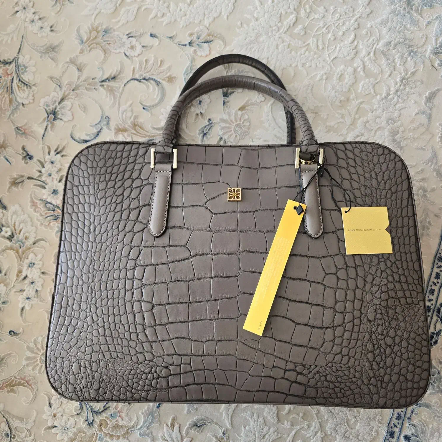 کیف اجرای زنانه درسا|کیف، کفش، کمربند|اصفهان, باغ دریاچه|دیوار