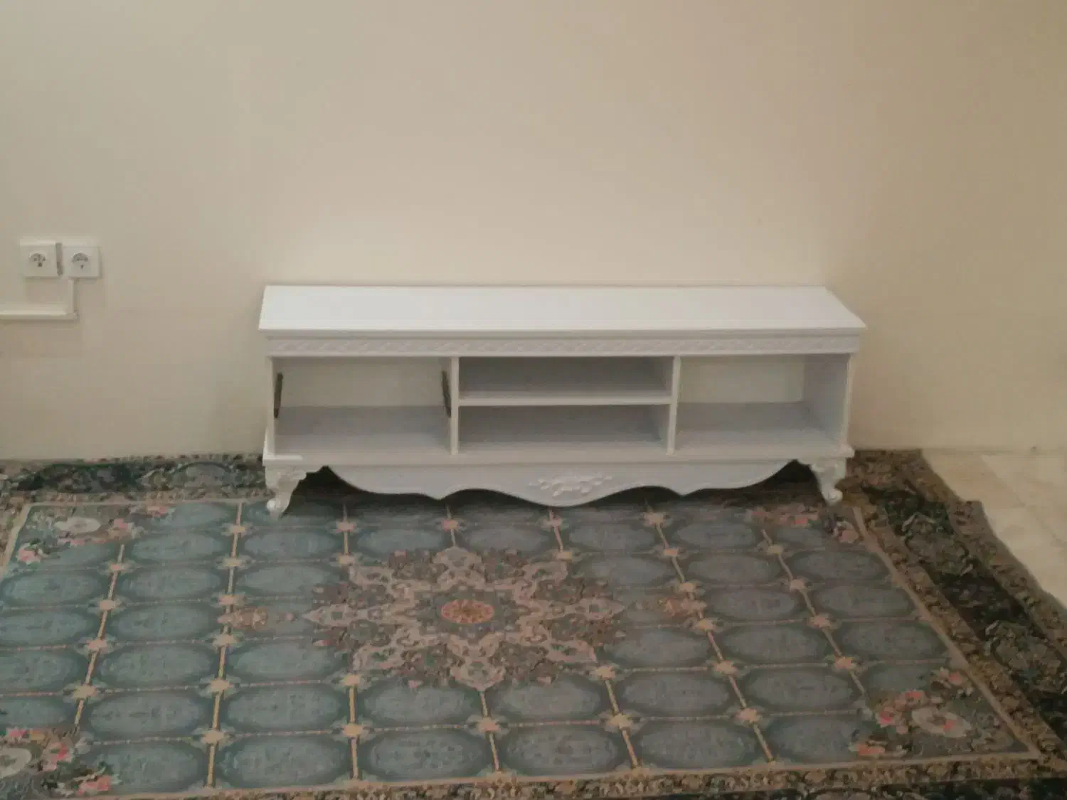 میز تلویزیونی|میز تلویزیون|اندیشه, اندیشه فاز ۳|دیوار