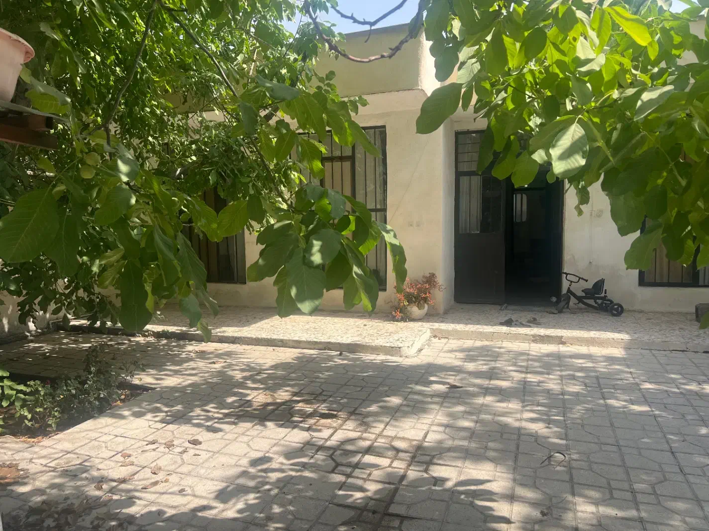 منزل ویلایی در بهترین کوچه شهرک باجگاه هوای خنک|فروش خانه و ویلا|شیراز, شهرک نیایش|دیوار