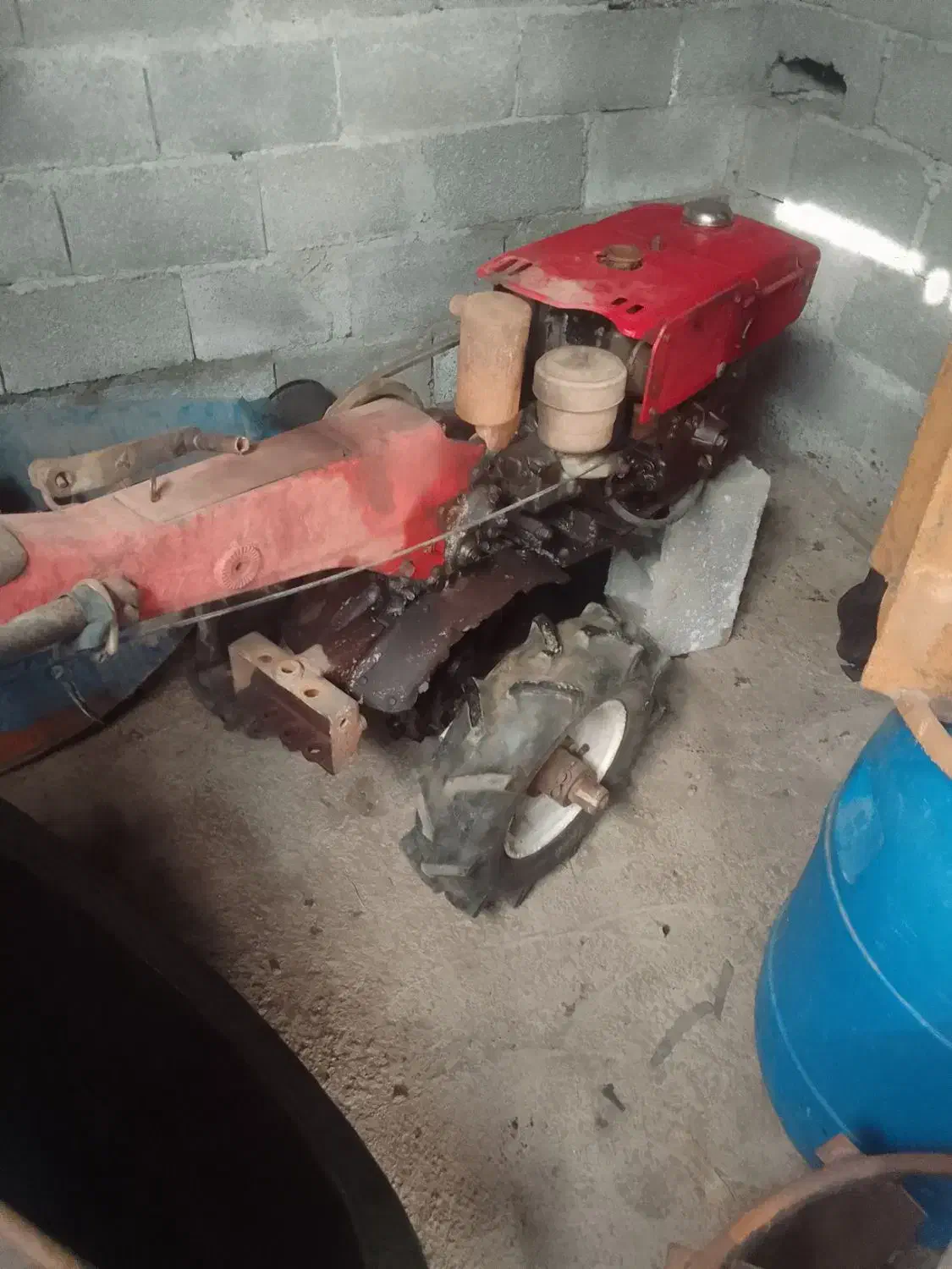 تیلر ایساکی کمک دار سالم|ماشینآلات صنعتی|خشکبیجار, |دیوار