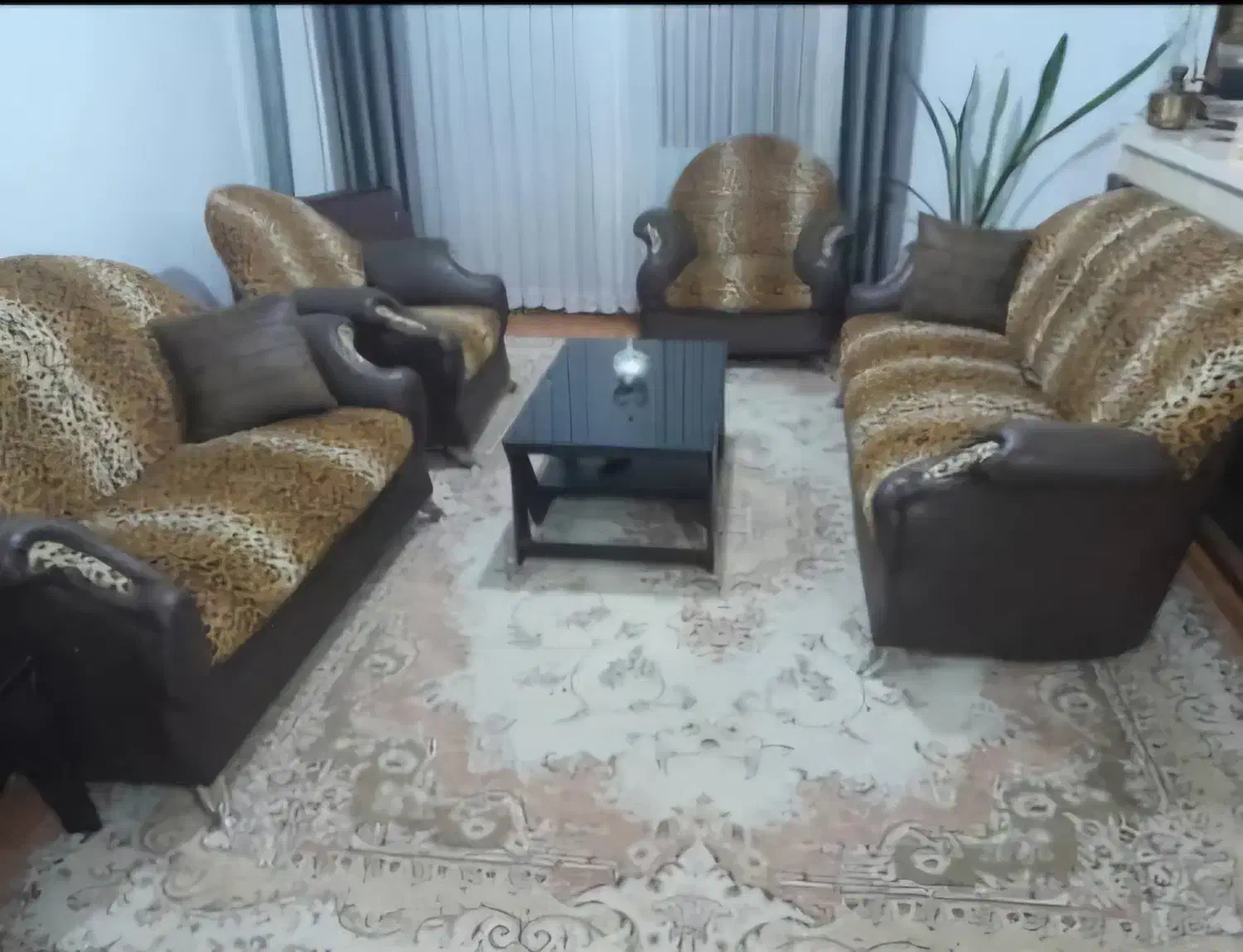 مبل ۷ نفره و میز وسط|مبلمان خانگی و میز عسلی|قائم‌شهر, |دیوار