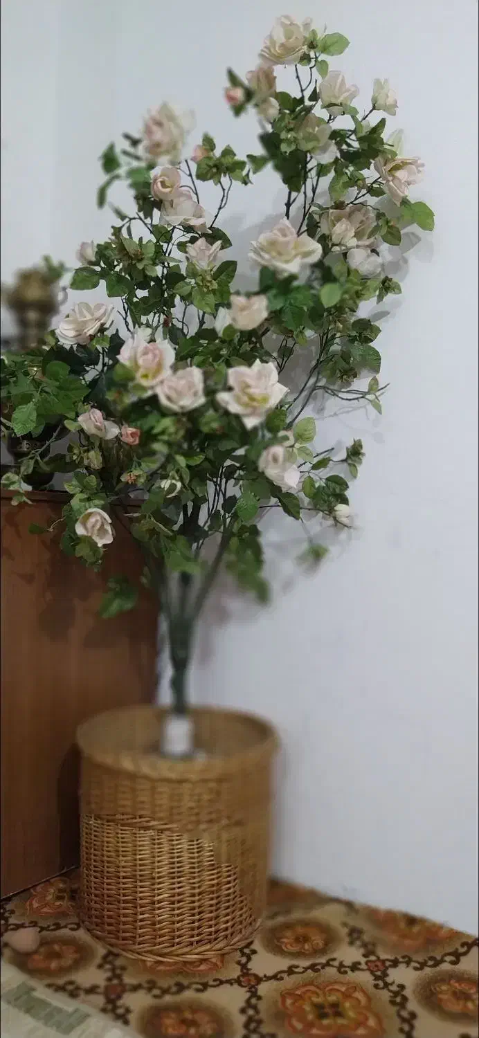 گلدان بزرگ با گل بزرگ‌|گل مصنوعی|تبریز, |دیوار