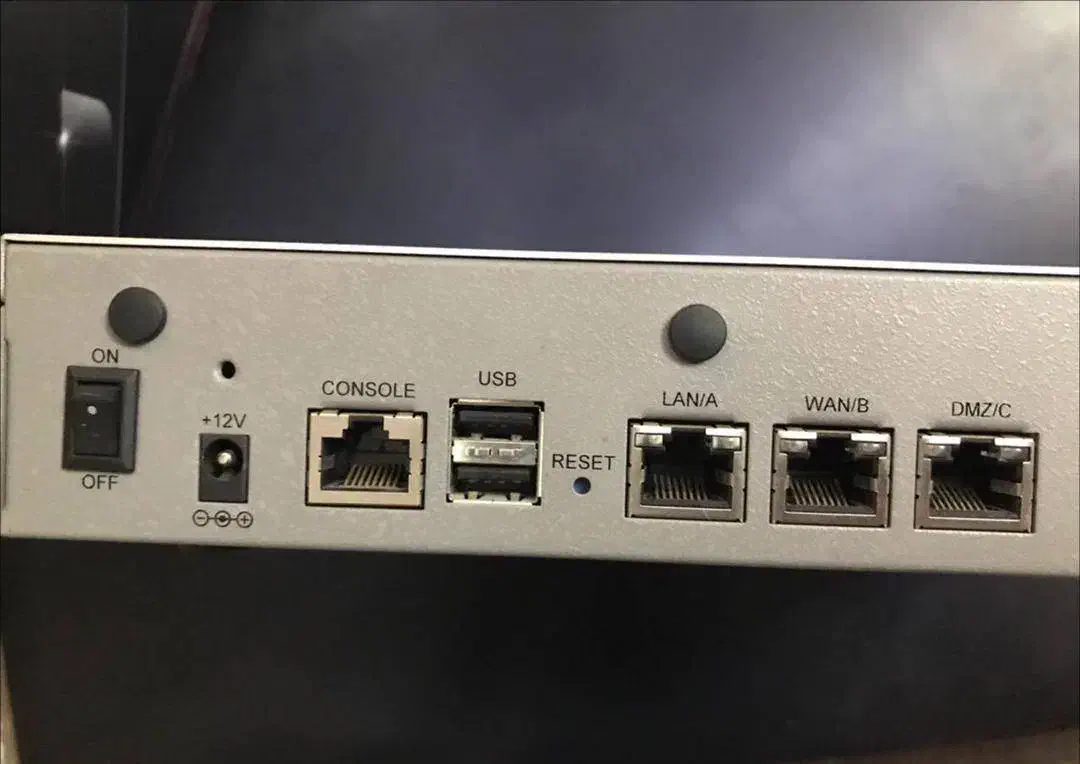 فایروال Cyberoam و دستگاه حضور غیاب|مودم و تجهیزات شبکه|ری, فیروزآبادی|دیوار