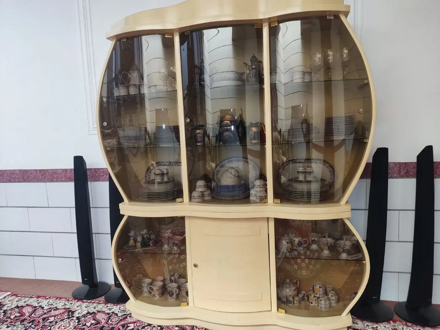 ویترین بزرگ|بوفه، ویترین، کنسول|آباده, |دیوار