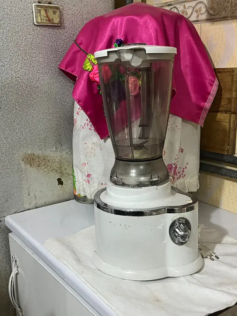 مخلوط کن قوی خیلی کم‌استفاده شده|خردکن، آسیاب، غذاساز|دوگنبدان, |دیوار