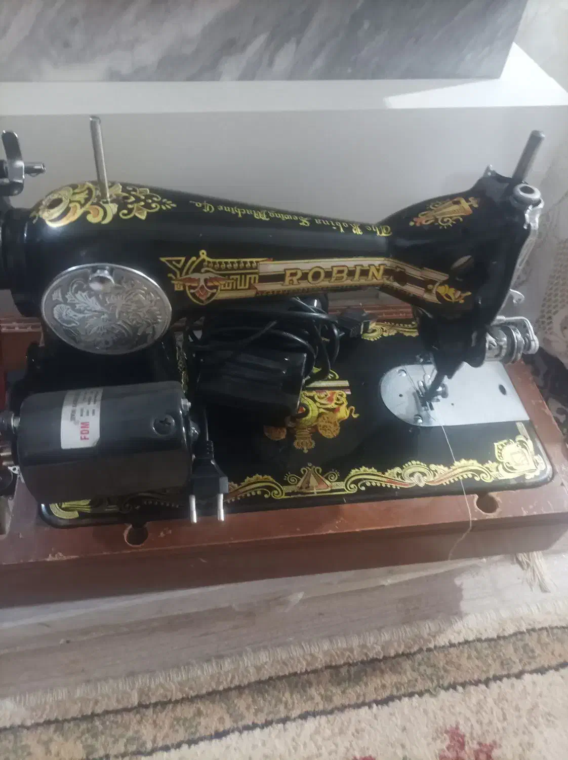 چرخ قدیمی|چرخ خیاطی و ریسندگی|شیراز, کوشک میدان|دیوار