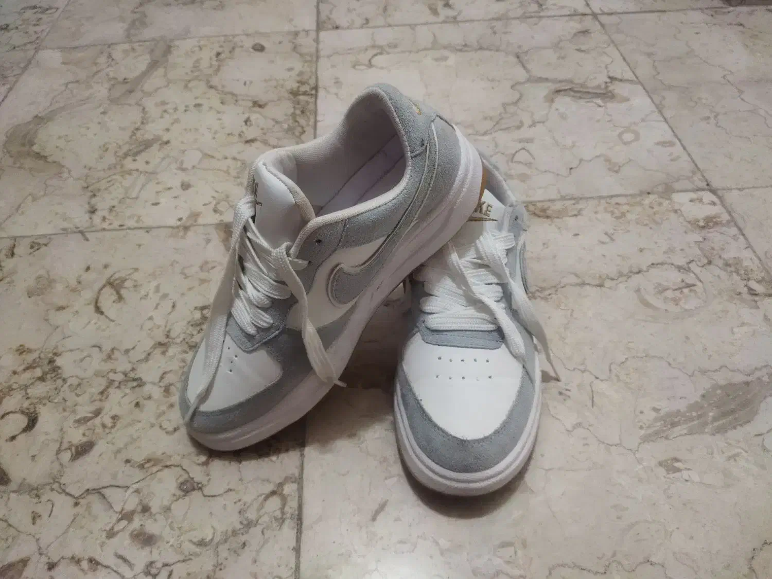 کفش کتونی ۴۲|کیف، کفش، کمربند|ری, حمزه‌آباد|دیوار