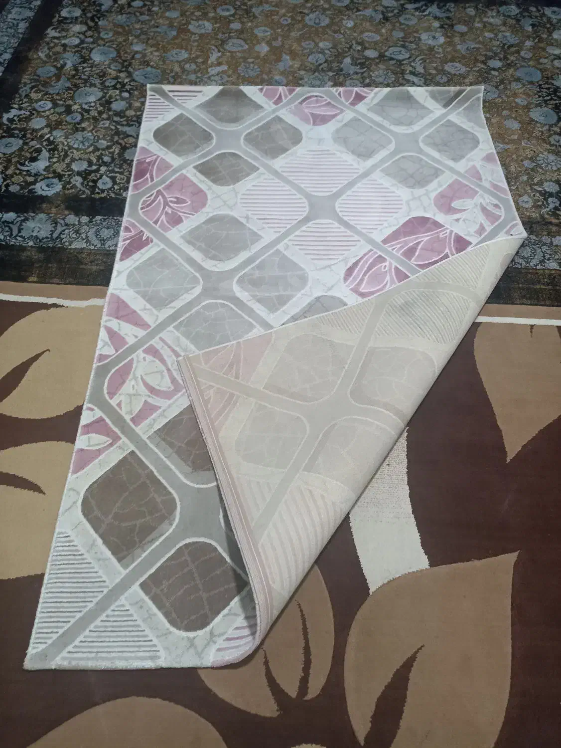 یک تخته فرش|فرش|رباط‌کریم, رباط‌کریم|دیوار