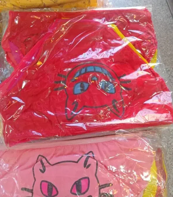 لباس زیر زنانه|لباس|رودهن, |دیوار