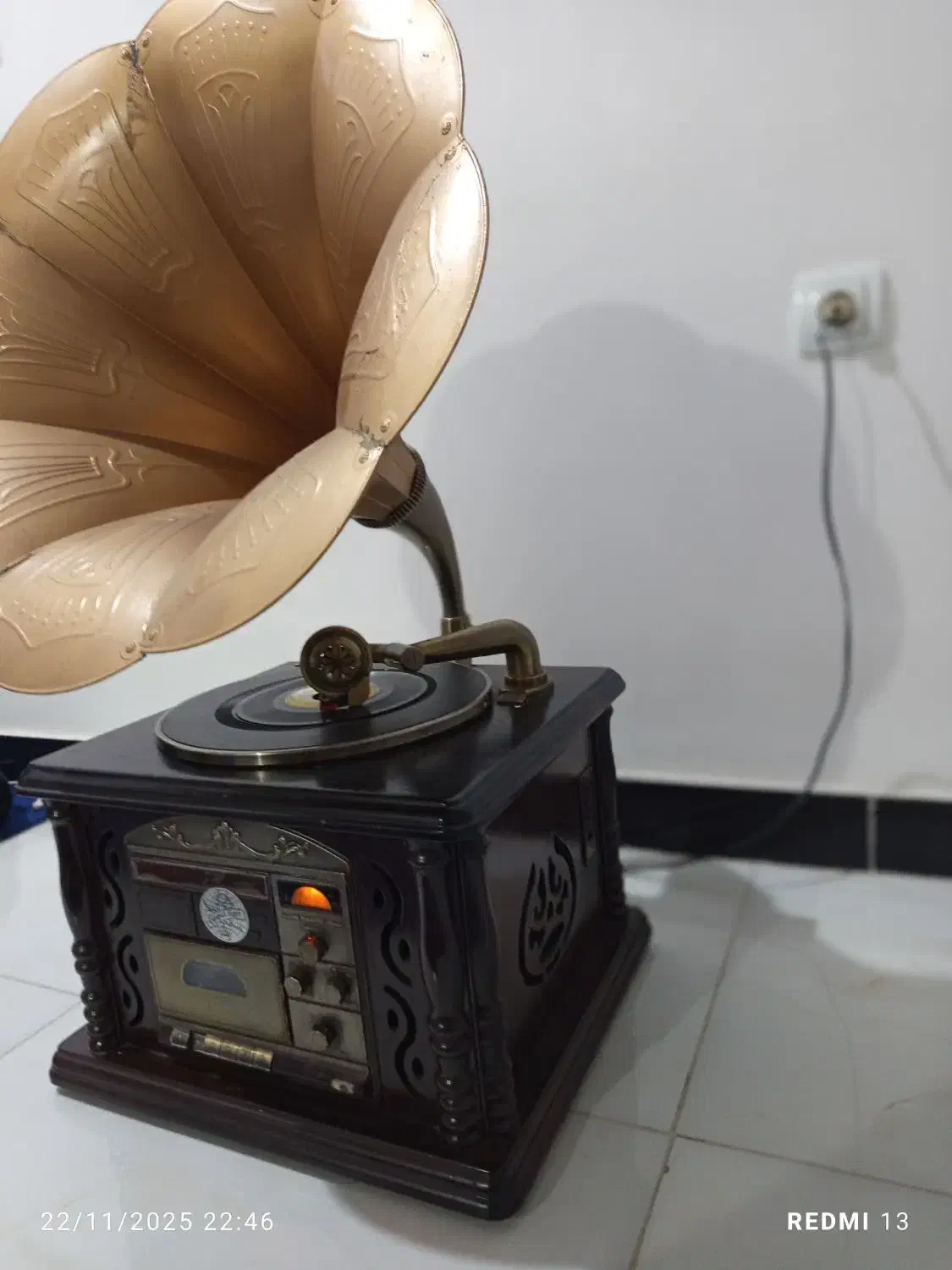 گرامافون|کلکسیون اشیاء عتیقه|سنندج, |دیوار