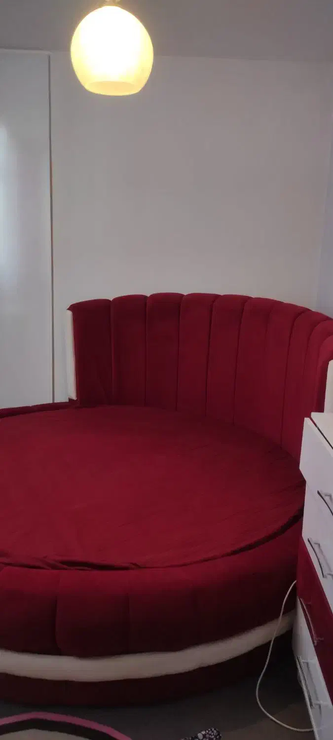 تخت خواب دونفره باتشک|تخت و سرویس خواب|صدرا-فارس, فاز ۱|دیوار