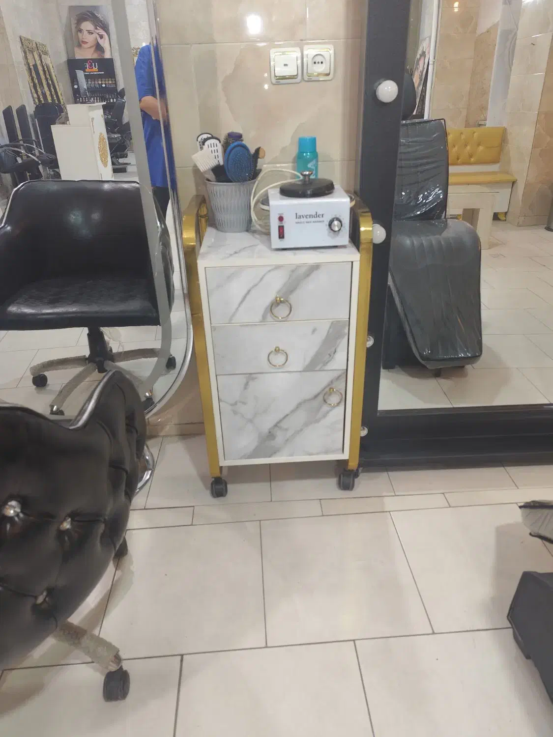 فروش وسایل ارایشی در حد نو با قیمت مناسب|آرایشگاه و سالنهای زیبایی|کرج, بنیاد|دیوار