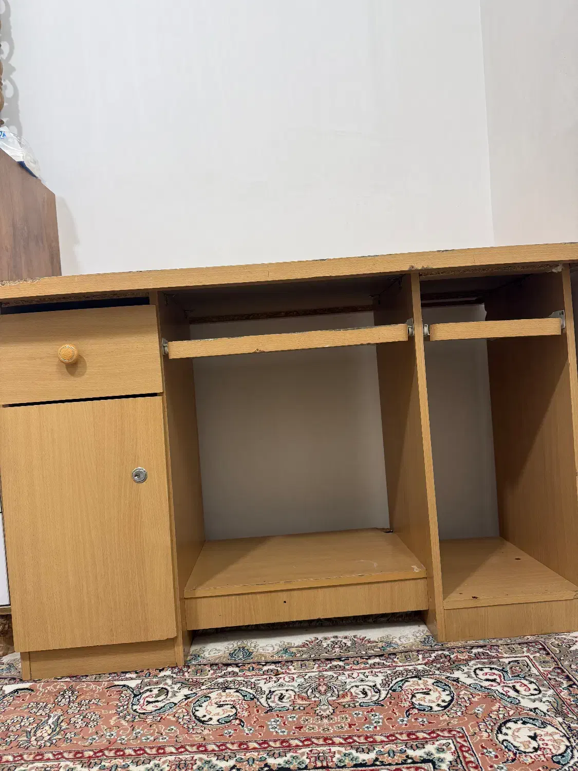 میز کامپیوتر|میز تحریر و کامپیوتر|سبزوار, کاشفی شمالی (دادگستری)|دیوار