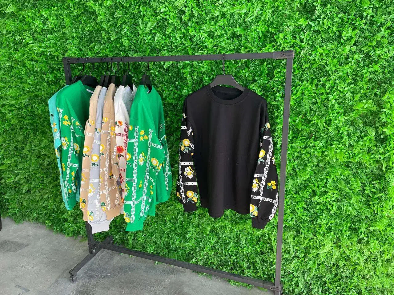 فروش انواع لباس و باف|لباس|سیاهکل, |دیوار