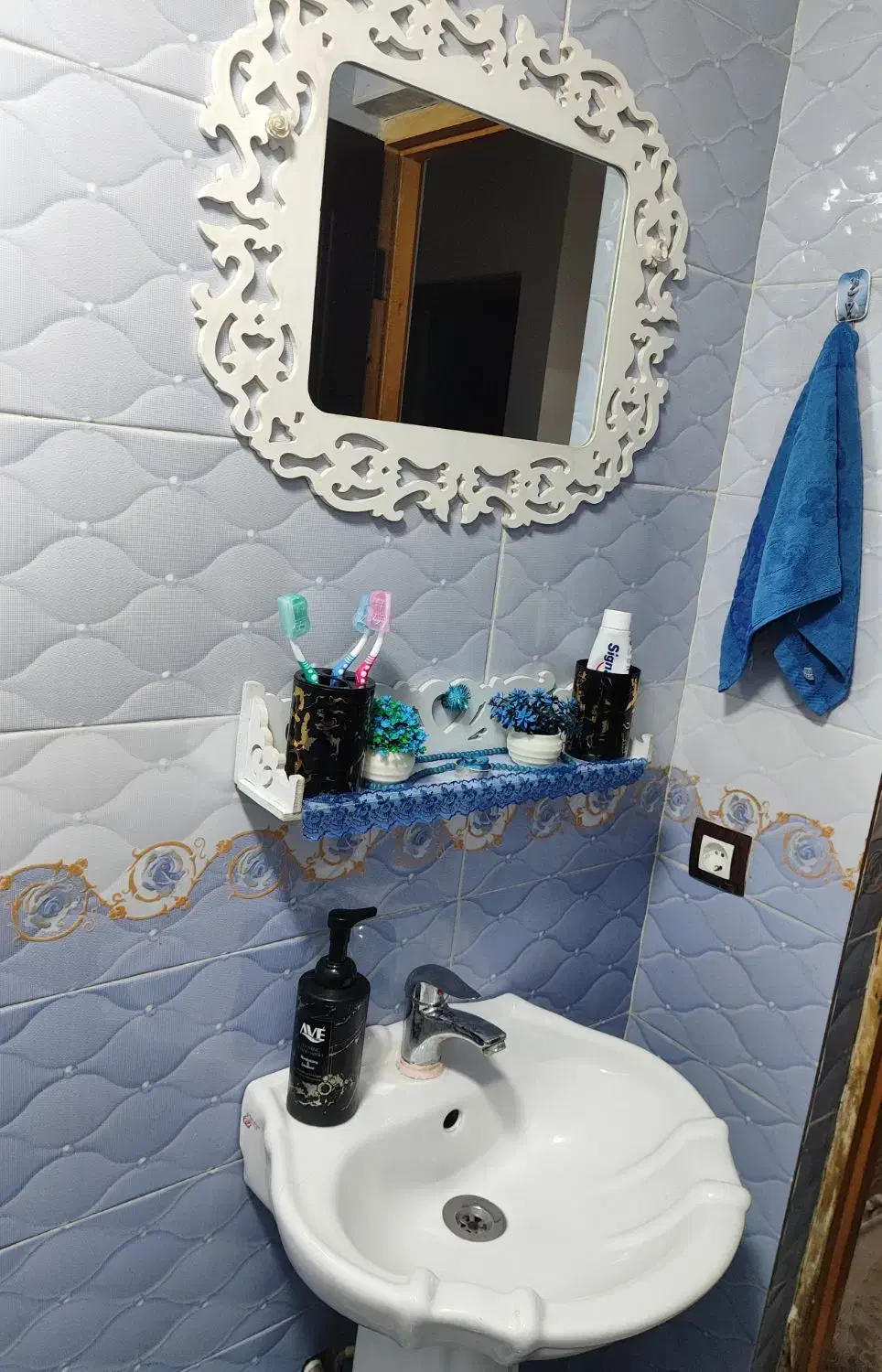 روشویی به همراه آیینه و شلف|لوازم سرویس بهداشتی|آستانه اشرفیه, |دیوار