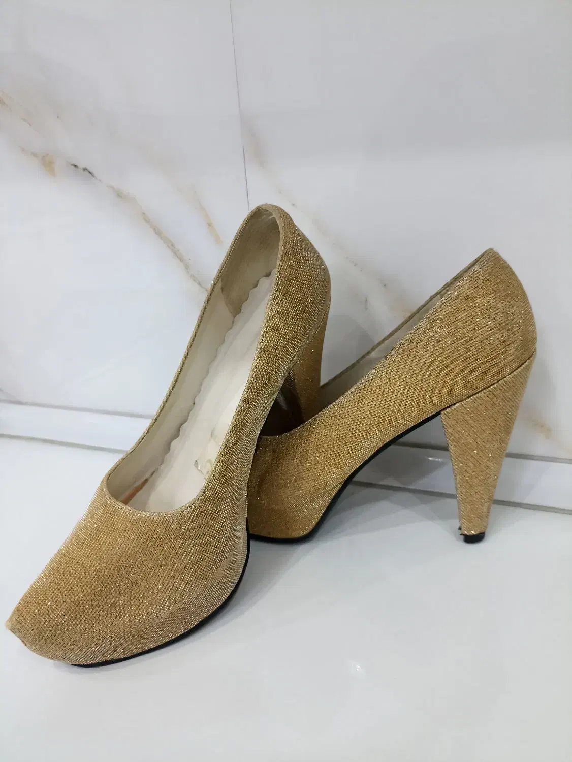 کفش طلایی مجلسی پاشنه دار|کیف، کفش، کمربند|مشهد, کارمندان دوم|دیوار