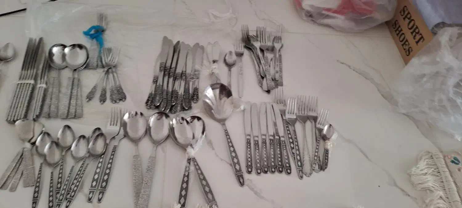 تعدادی قاشق وچنگال قاشق وچاقو|ظروف سرو و پذیرایی|شیراز, سرو|دیوار