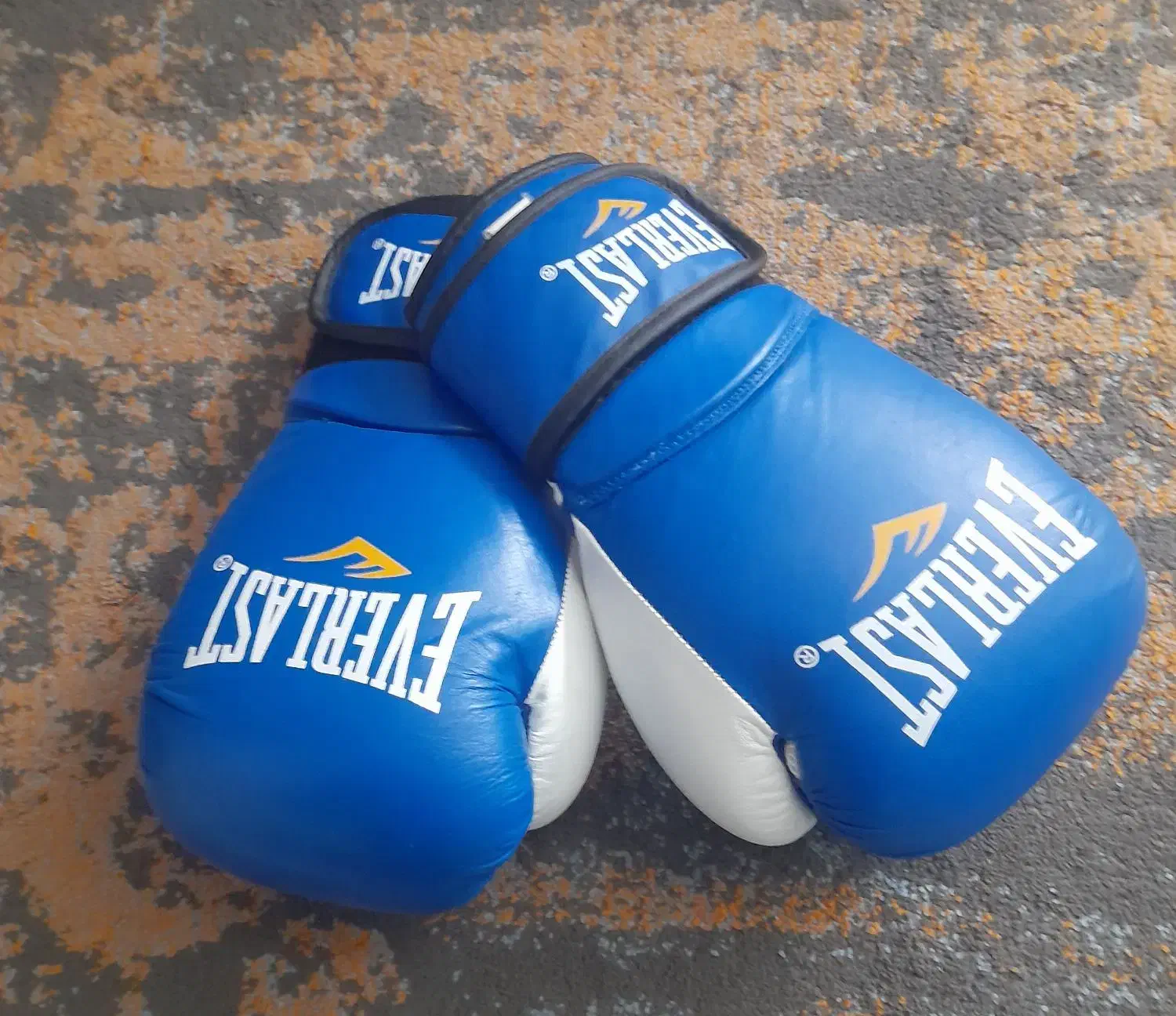 دستکش بوکس|تجهیزات ورزشی|هشتگرد, هشتگرد قدیم|دیوار