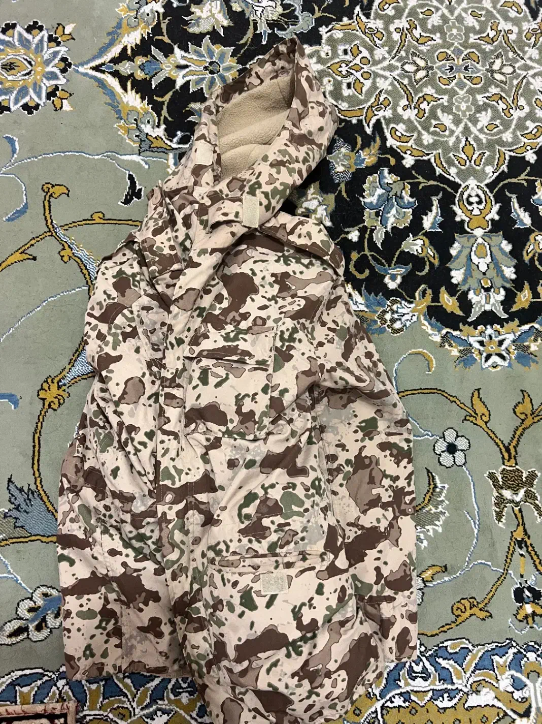 اور کت|لباس|مرودشت, ابوذر جنوبی|دیوار