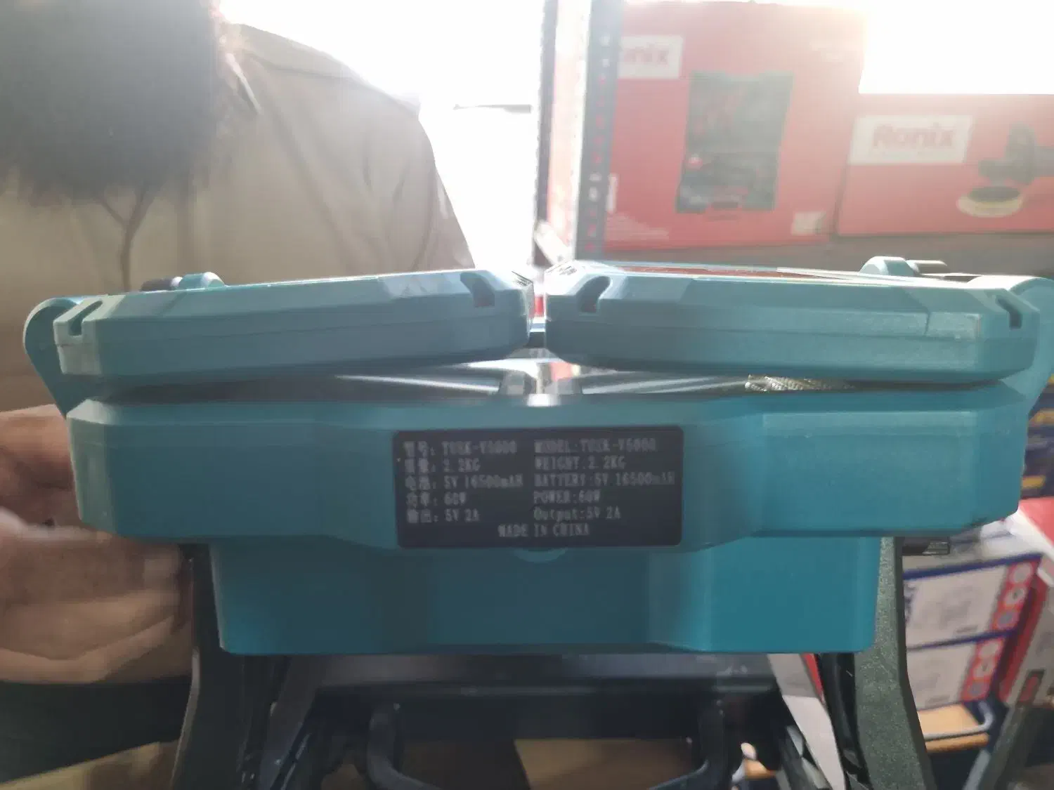 پرژکتور نورافکن خورشیدی و شارژی (ابزار راینو)|لامپ و چراغ|مریوان, |دیوار