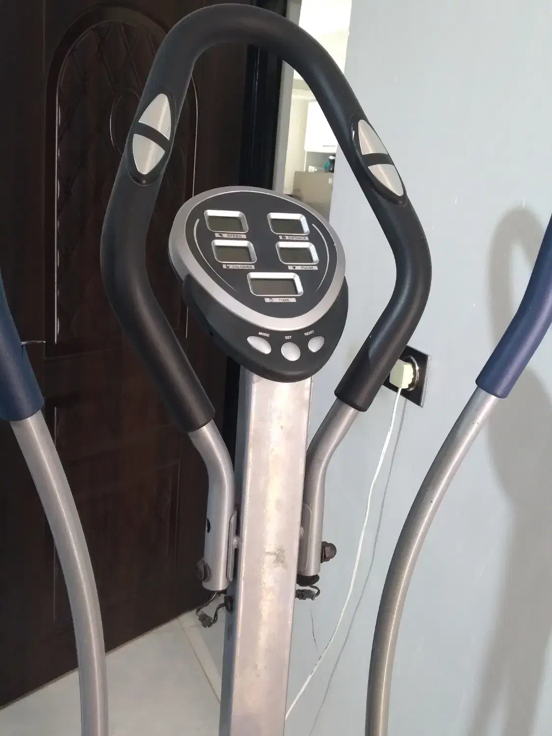 دوچرخه ثابت ورزشی|تجهیزات ورزشی|رشت, استقامت ۱|دیوار