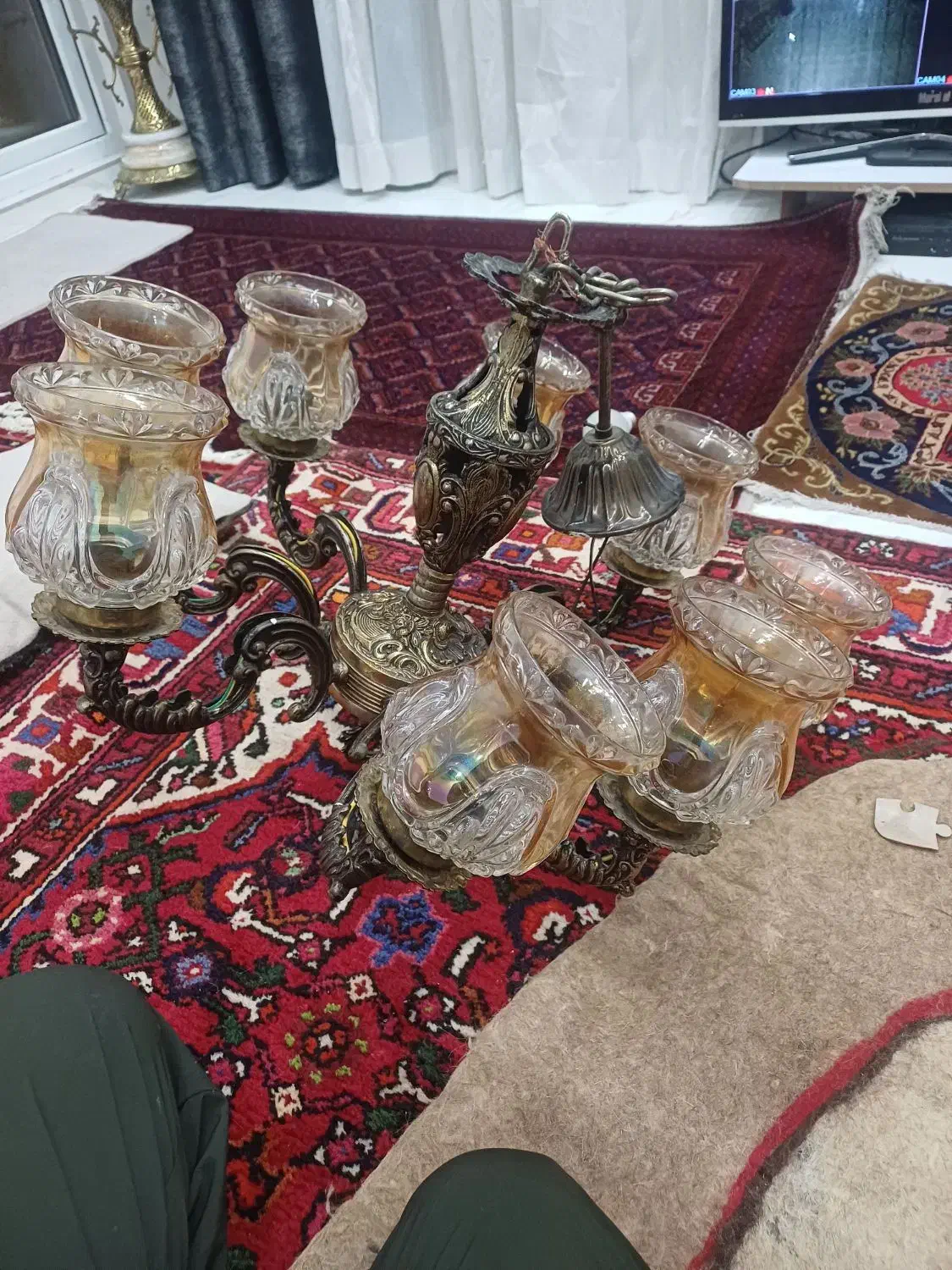 یک عدد لوستر قدیمی حدود۱۵کیلو وزن دارد|لوستر و چراغ آویز|رباطکریم, رباطکریم|دیوار