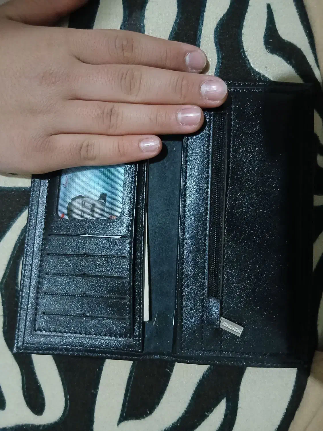 مدارک پیدا شده|اشیا|تهران, شکوفه (عبدل آباد)|دیوار