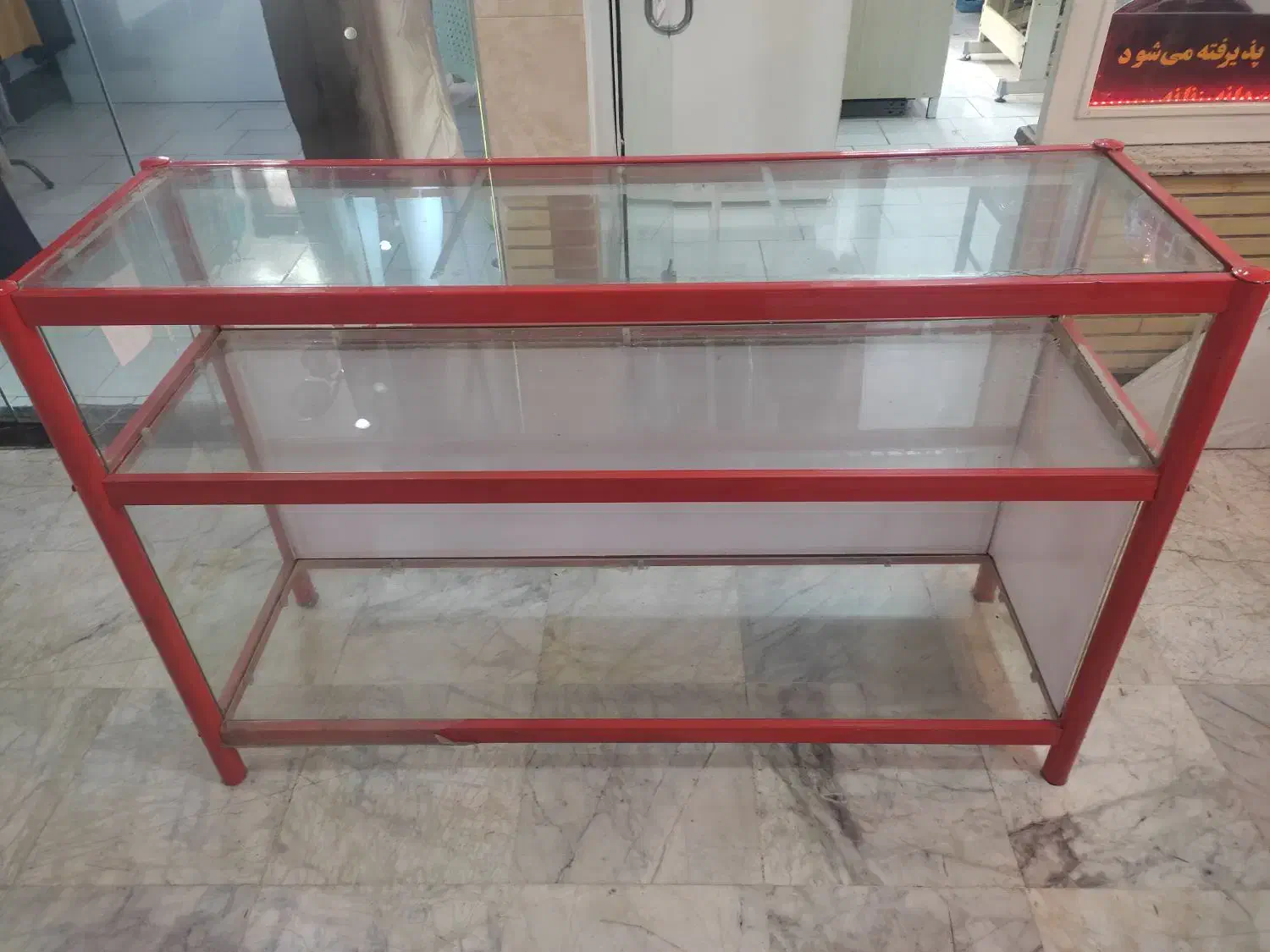 ویترین شیشه ای|بوفه، ویترین، کنسول|اندیشه, اندیشه فاز ۳|دیوار