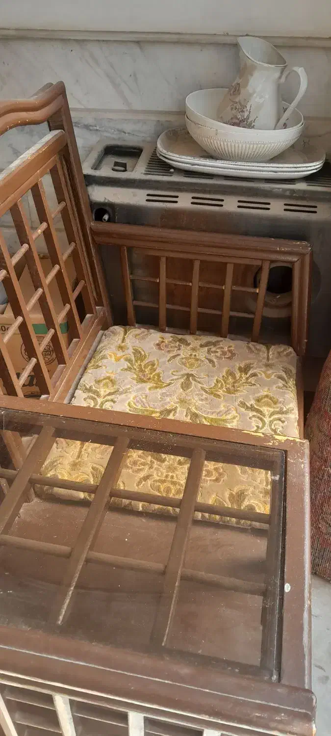 صندلی تلفن رنگ قهوه‌ای|مبلمان خانگی و میز عسلی|کاشان, کوشک صفی|دیوار