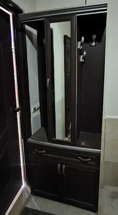 جاکفشی|جاکفشی، کمد، دراور|رباط‌کریم, رباط‌کریم|دیوار