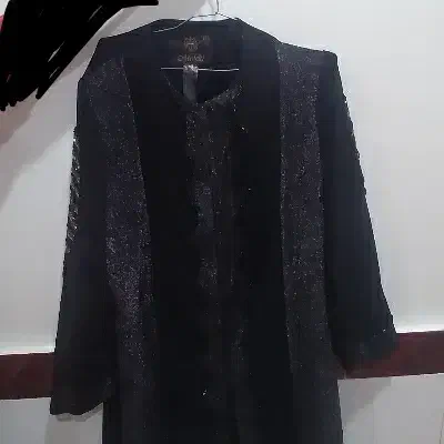 مانتو‌جواهر‌دوزی‌‌‌شده‌‌شیک‌نو‌هست‌‌((سنگی‌هست‌|لباس|بناب, |دیوار