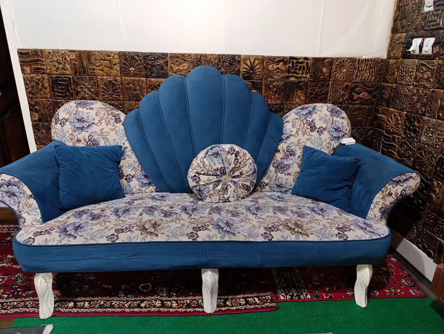 مبل ۵ نفره خوش‌نشین|مبلمان خانگی و میز عسلی|قم, انسجام|دیوار