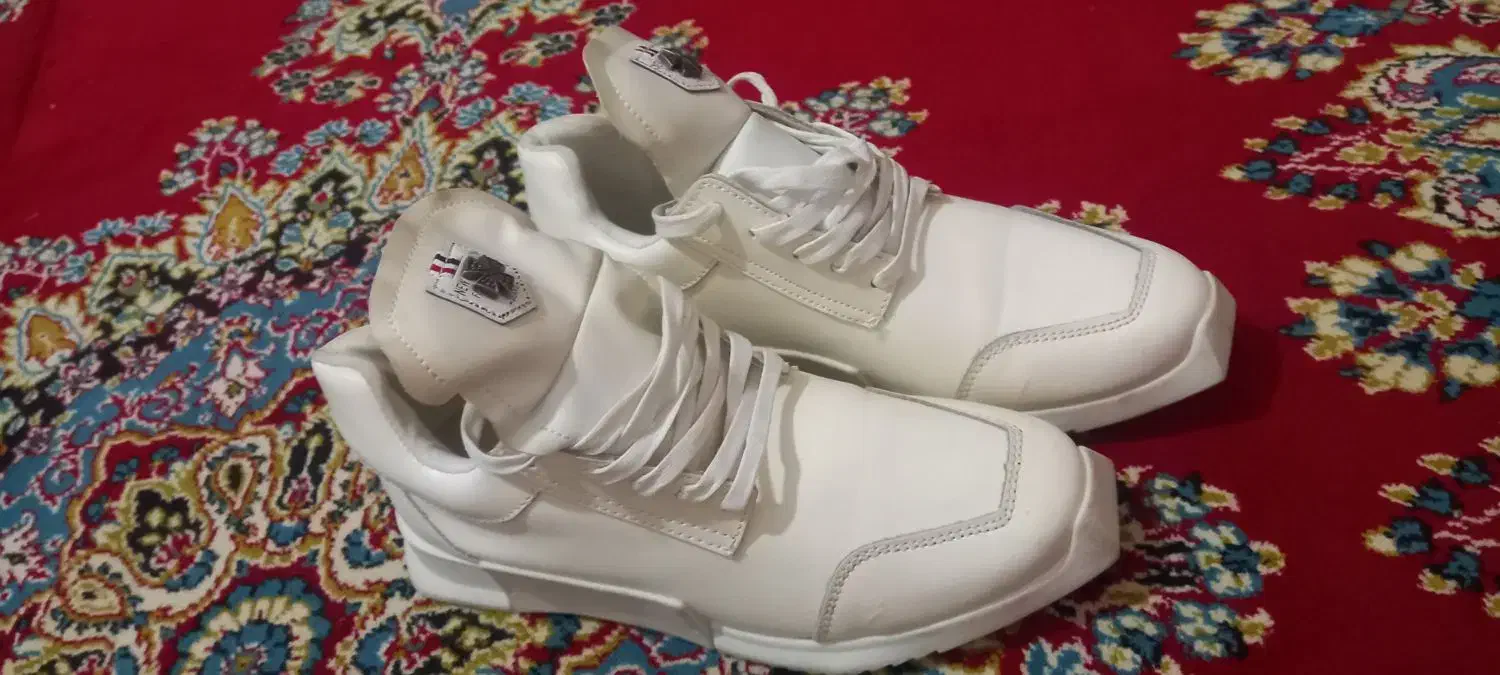 کتونی سایز۴۰|کیف، کفش، کمربند|رشت, باهنر|دیوار